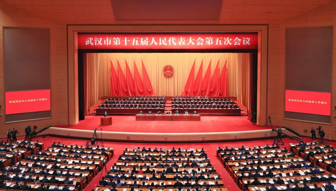 建设改造新能源汽车充电桩8万个,2025年武汉市政府工作报告明确